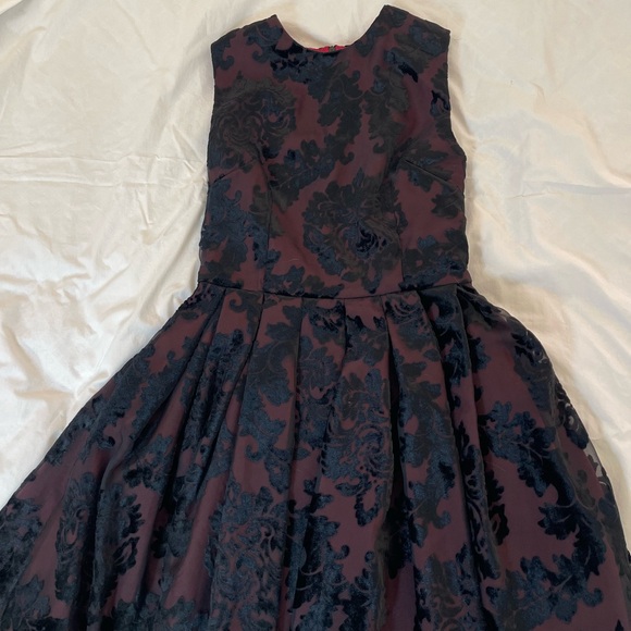 Cute skater style party dress - Picture 3 of 11